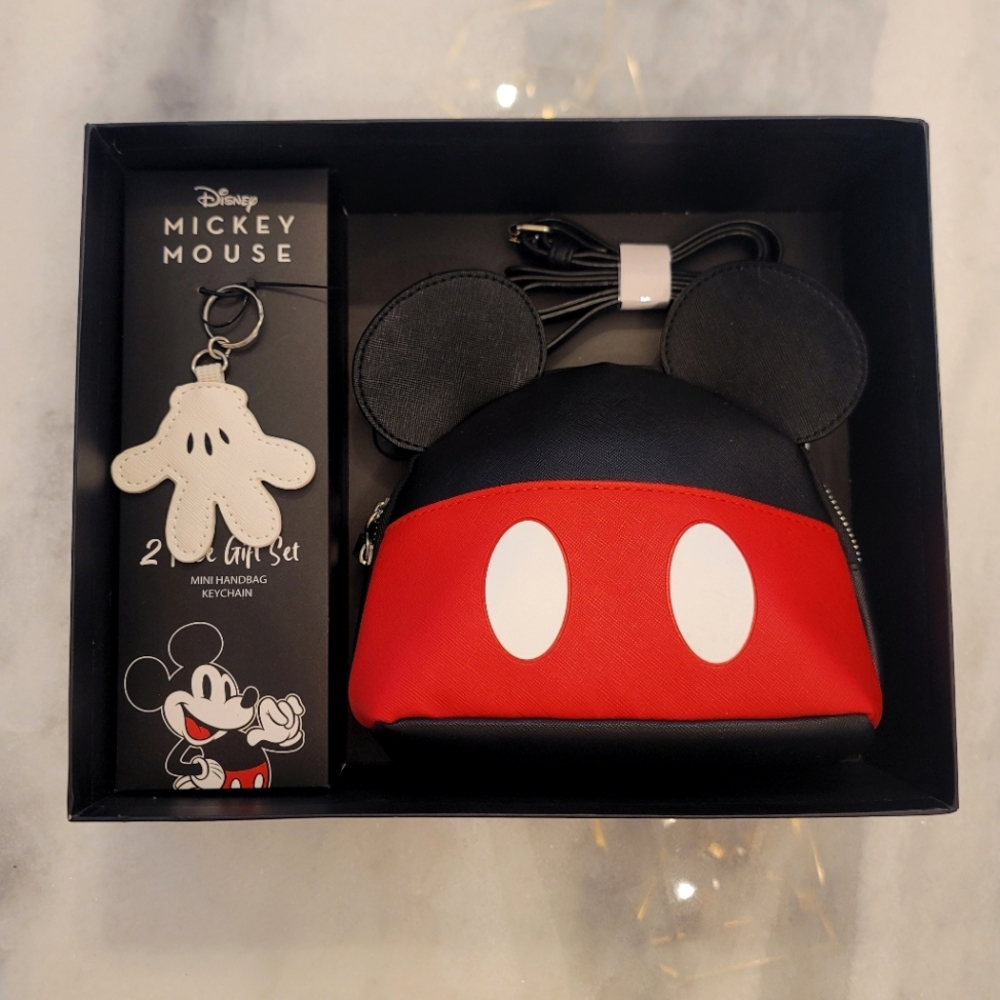 ❤ New in the box Disney Mickey Mouse Bag with Keychain❤
